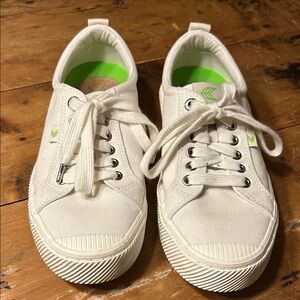 Cariuma White Canvas Sneakers, size US 9.5 women, 8 men